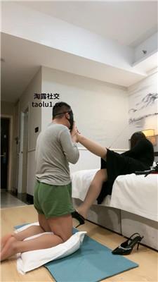 叶娘藤条鞭打/转胯狗爬/肉丝脚闻舔 JS241112-30