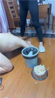 HB00后情侣白袜脚踩虐/狗盆脚踩喂食 JS241112-15