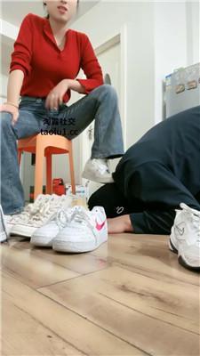 海绵大大近距离-清理多双脏鞋 bf46870