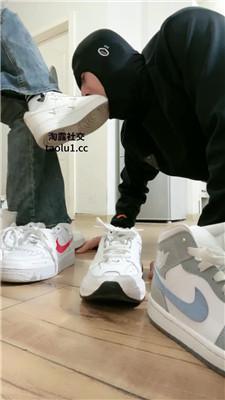 海绵大大近距离-清理多双脏鞋 bf46870