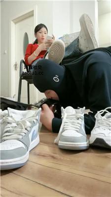 海绵大大近距离-清理多双脏鞋 bf46870