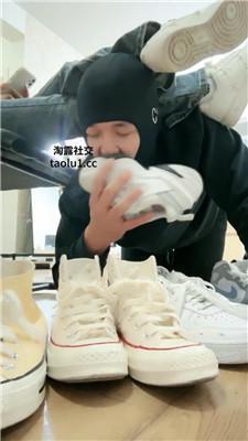 海绵大大近距离-清理多双脏鞋 bf46870