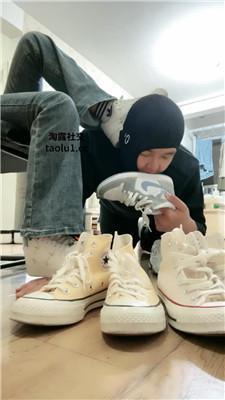 海绵大大近距离-清理多双脏鞋 bf46870