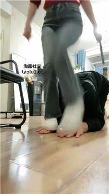 海绵大大近距离-清理多双脏鞋 bf46870