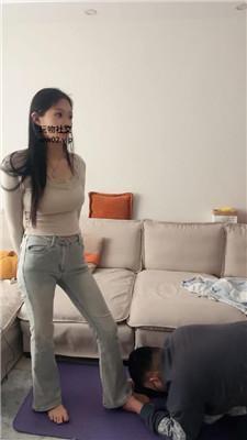 埋汰牛仔裤坐脸窒息/裸足蹂躏踩 bf46863