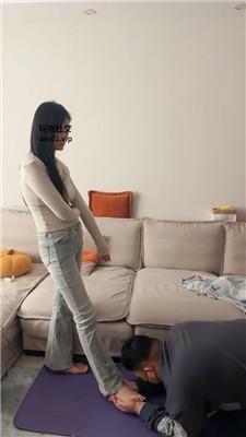 埋汰牛仔裤坐脸窒息/裸足蹂躏踩 bf46863