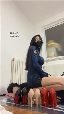 梓晨大大铁手铐捆绑-美腿全体重踩踏/藤条鞭打 bf46831