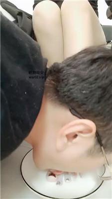 梦中女王脚下喂食/玉足深喉插吐 bf46805