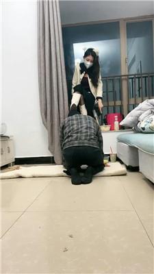 佳佳圈养狗笼/圣水泡面/高跟黑丝踩虐 bf46798