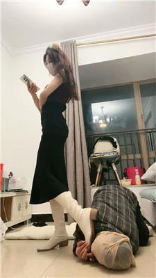 佳佳圈养狗笼/圣水泡面/高跟黑丝踩虐 bf46798