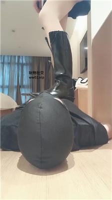 米小糖长靴踩虐/坐脸窒息/拍子打/麻袋套头暴揍 bf46812
