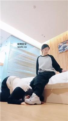 聪慧cc大人脏运动鞋踩虐/耳光/衣架抽 JS241109-5