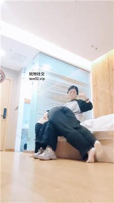 聪慧cc大人脏运动鞋踩虐/耳光/衣架抽 JS241109-5