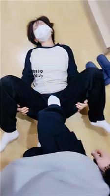 聪慧cc大人脏运动鞋踩虐/耳光/衣架抽 JS241109-5