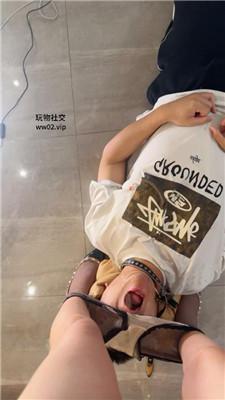 了了的掐乳坐脸窒息/肉丝脚踩虐/喝洗脚奶 bf46789