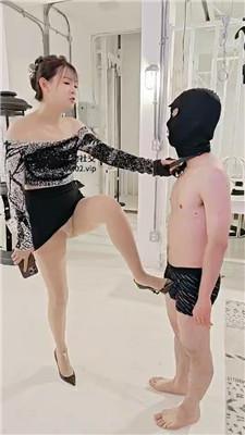 宇婉莹身高差羞辱-高跟玉足踢踹虐 bf46773