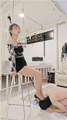 宇婉莹身高差羞辱-高跟玉足踢踹虐 bf46773