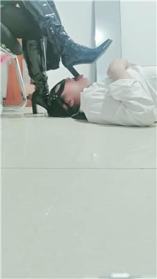 璃茉老师母畜-粗鞋跟插嘴/坐脸窒息/长靴踩虐 JS241106-19