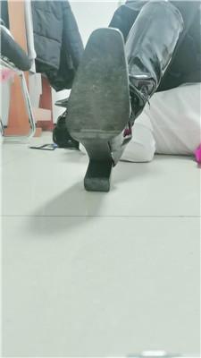 璃茉老师母畜-粗鞋跟插嘴/坐脸窒息/长靴踩虐 JS241106-19