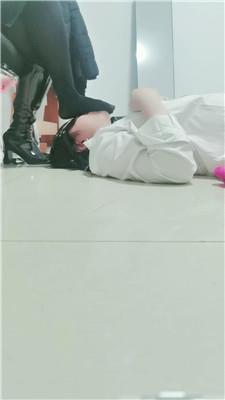 璃茉老师母畜-粗鞋跟插嘴/坐脸窒息/长靴踩虐 JS241106-19