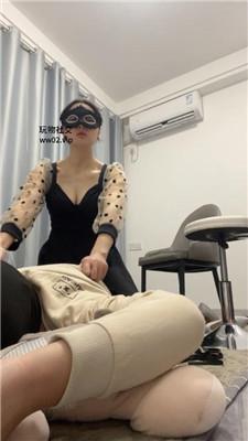 姗姗黑丝美腿踩虐/戒尺虐打 JS241106-15