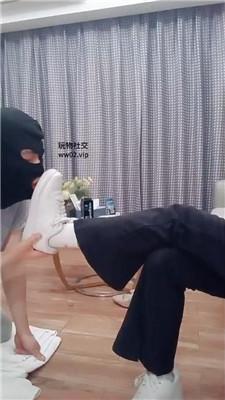 【爱秀套图】【奇了怪了】高跟全体重踩踏/骑马/小白鞋白袜气味辱bf46666