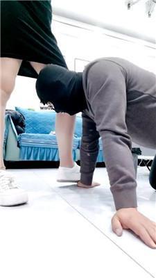 李老师小白鞋丝袜美腿踩踏 bf46622