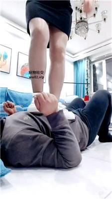 李老师小白鞋丝袜美腿踩踏 bf46622