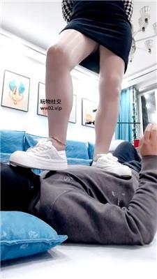 李老师小白鞋丝袜美腿踩踏 bf46622