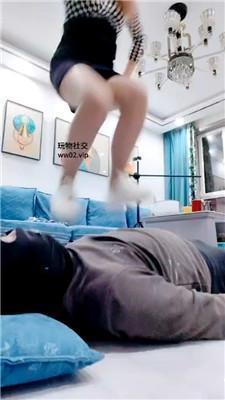 李老师小白鞋丝袜美腿踩踏 bf46622