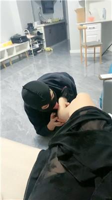 小七跪舔肉丝高跟/伺候沐足 JS241105-12