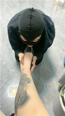 小七跪舔肉丝高跟/伺候沐足 JS241105-12