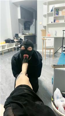 小七跪舔肉丝高跟/伺候沐足 JS241105-12