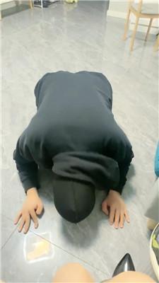 小七跪舔肉丝高跟/伺候沐足 JS241105-12