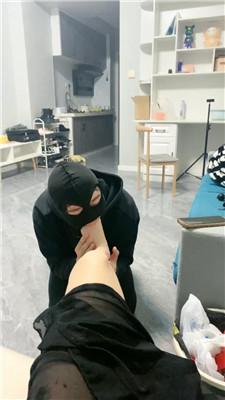 小七跪舔肉丝高跟/伺候沐足 JS241105-12