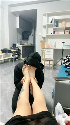 小七跪舔肉丝高跟/伺候沐足 JS241105-12