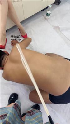 萝莉糖糖藤条抽打/骑马/跪舔高跟踩踏/坐脸窒息双视角JS241104-32