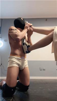 緲緲换多双鞋踩虐踢踹/清理脏鞋底/舔吃内裤 bf46600