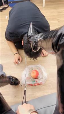 诗诗胯下羞辱-高跟长靴踩踏喂食 JS241104-25