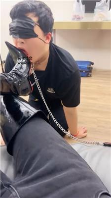 诗诗胯下羞辱-高跟长靴踩踏喂食 JS241104-25