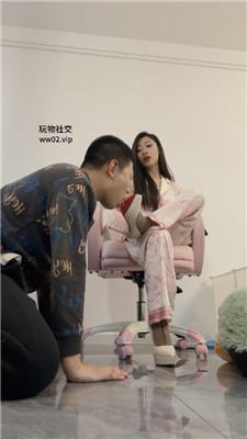 莫吉托睡前让狗跪舔丝袜玉足 bf46604