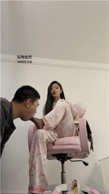 莫吉托睡前让狗跪舔丝袜玉足 bf46604