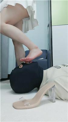 云儿超强裸足深喉插吐/喝洗脚水 bf46602