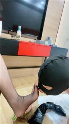 陈甜女帝惩罚绿帽老公跪榴莲 bf46580