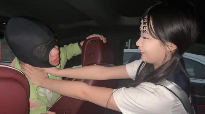 【爱秀套图】【狗哥】大学城开发双S抽耳光/原味玩虐bf46581