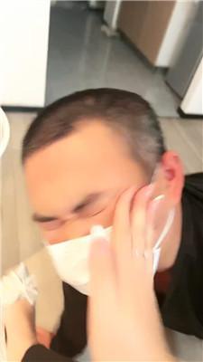 悠米贱狗舔脚丫舌头伸的很长 JS241104-11