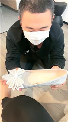 悠米贱狗舔脚丫舌头伸的很长 JS241104-11