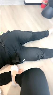 悠米贱狗舔脚丫舌头伸的很长 JS241104-11