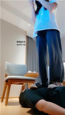 妮蔻脏运动鞋全体重踩踏/骑马闻舔白袜/品尝内裤 bf46592