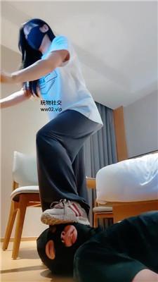 妮蔻脏运动鞋全体重踩踏/骑马闻舔白袜/品尝内裤 bf46592